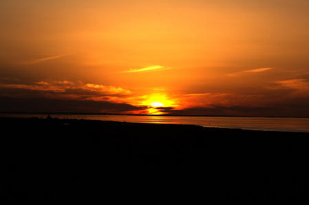 青海湖:看阳光撒落湖面